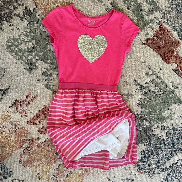 Place Girl’s Sequined Pink and Gold Silver Flowy Soft Heart Dress Size Medium - Picture 1 of 13